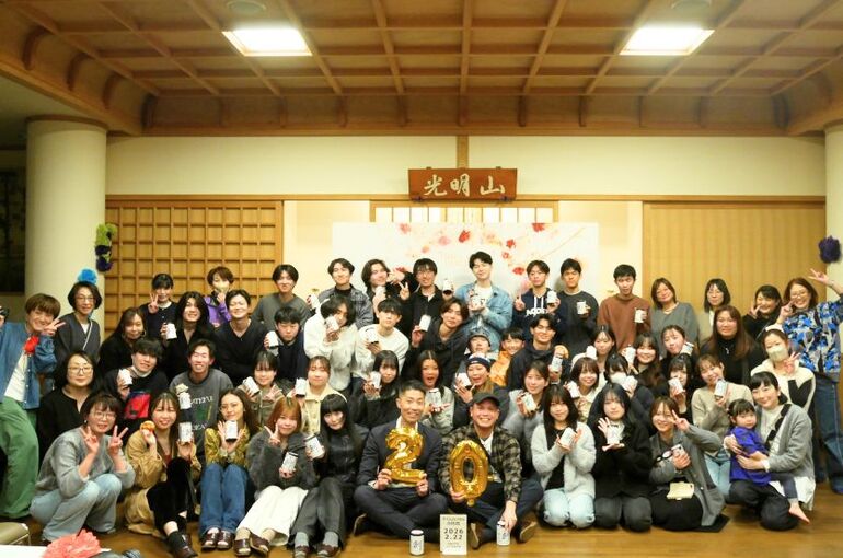 調布市立石原小学校の卒業生が20歳で集まりタイムカプセルを開封した2026年3月の開封式